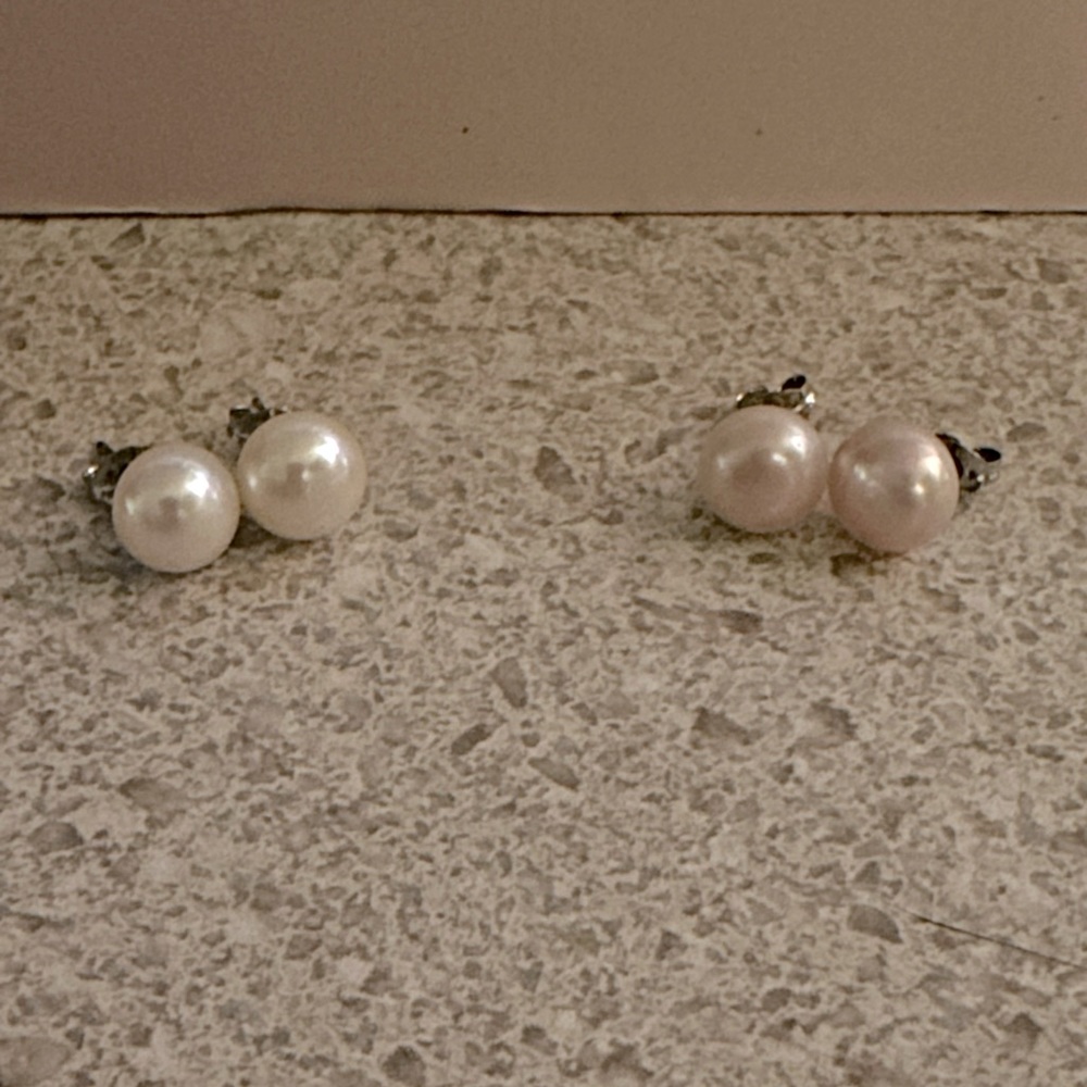 Svanna Pearl post Earrings